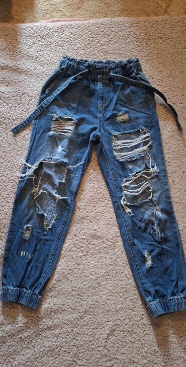 boyfriend ripped jeans: Za jos garderobe javite se u dm