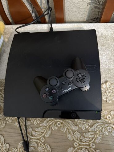 купить playstation 4 в баку: Problemi yoxdu ev şəraitində işlənib 60oyun 1pult və şunurları var