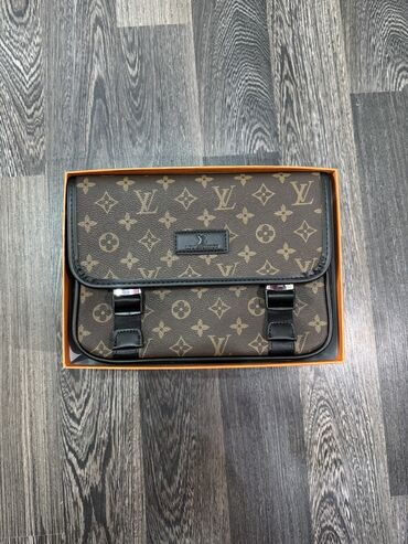 аксессуары для волос: Барсетка, Louis Vuitton, Материалы: Жасалма булгаары, Сыдырмалуу, Чөнтөктөрү көп, Бөлүнгөн бөлүктөр, Жаңы