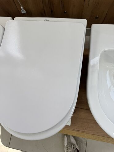 унитазы подвесные: Белый керамический унитаз с крышкой Geberit. Компактный дизайн