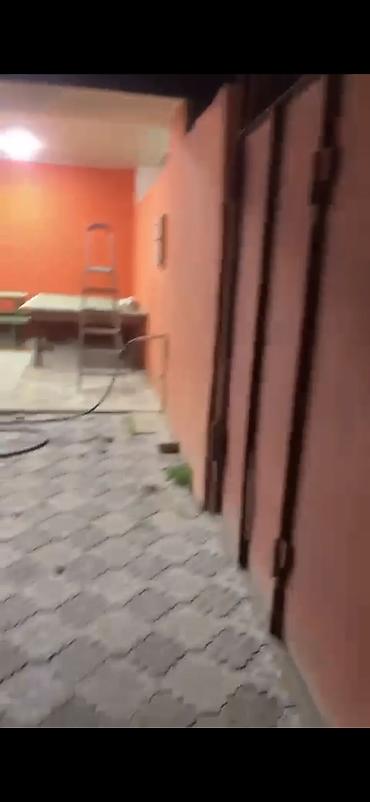 Otaqların uzunmüddətli kirayəsi: Saray addelni həyət evi 200m yola yaxın — 2