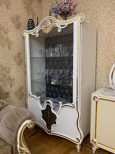 Гостиные гарнитуры: Klassik üslubda qonaq otağı mebel dəsti Tərkibi: - TV stendi — 2