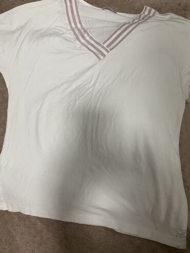 Toy paltarları və aksesuarları: Ağ rəngli qadın t‑şörtü