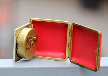 Stari uređaji: Vintage travel alarm clock GLORIOSA JAPAN Made in JAPAN. Ispravan na lalafo.rs — 8 Stari uređaji: Vintage travel alarm clock GLORIOSA JAPAN Made in JAPAN. Ispravan — 8