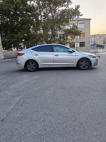 hyundai terracan: Hyundai Elantra: 2 l | 2017 il Sedan — 8