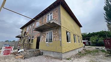 Продажа таунхаусов: 3 комнаты, 97 м², 5 соток, Аламедин-1 мкр Септик, Горячая вода, Электричество — 28