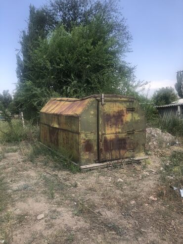 коврик кузницова: Металлический хозяйственный блок, выполненный из прочного материала