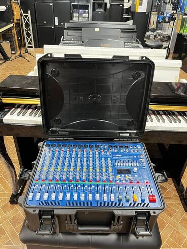 Səs gücləndiriciləri: Mavi rəngli, portativ çantada olan səs mikseri. Bu mikserin geniş -da lalafo.az — 6 Səs gücləndiriciləri: Mavi rəngli, portativ çantada olan səs mikseri. Bu mikserin geniş — 6