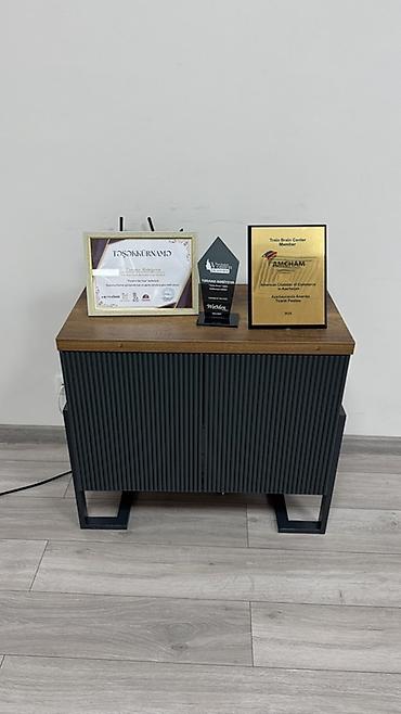 Ofis mebeli: Mebel dəsti – ofis üçün modern “loft” üslubu Tərkib: - Geniş direktor — 3