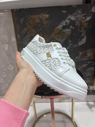 Patike: ⚜🌸🤍 𝐍𝐎𝐕𝐀 𝐊𝐎𝐋𝐄𝐊𝐂𝐈𝐉𝐀 🤍🌸⚜ 𝐁𝐫𝐨𝐣𝐞𝐯𝐢: 36 - 40 𝑪𝒆𝒏𝒂: torbice 3200 din — 15