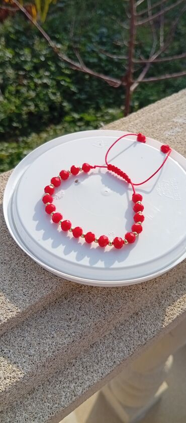 Yemək masaları, oturacaqları: Məhsul: Əl işi tənzimlənən bilərziklər Təsvir: - Rəngli kvadrat/kubr — 15