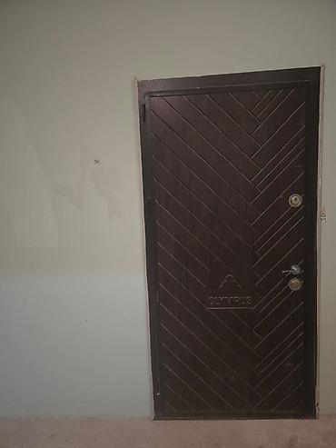 seyfi qapi: Yüksək keyfiyyətli seyf qapı satılır . 3 ədəddir 1 i 180 azndır — 1