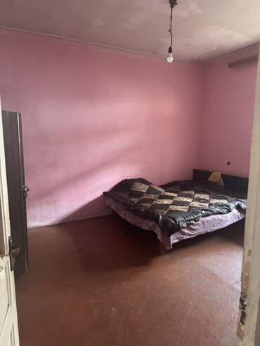 Həyət evləri və villaların satışı: Həyət evi – daş hasarlı, tam münbit həyət sahəsi - Geniş, daş — 8