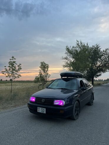 машина гольф 2: Volkswagen Vento: 1995 г., 1.8 л, Механика, Бензин, Седан