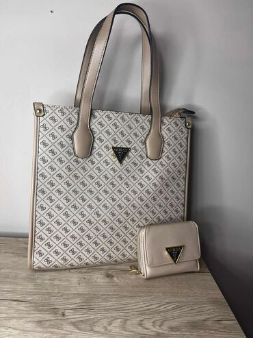 Torbe: Guess ❤️ Novčanik: Cena 1750 din. +ptt 📌 Torbica: Cena 2900 din +ptt 📌 — 5