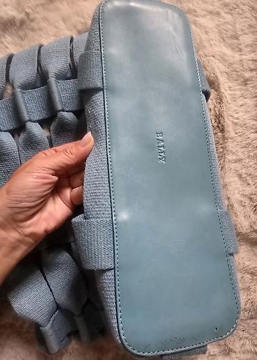 Torbe: BALLY prelepa torba sa prorezima. Dno je od kože kao i ručke, a torba — 2