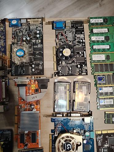 azercell modem satilir: Köhnə komputer plataları. Stolda nə var hamısı biryerdə 10 AZN. Ana — 8