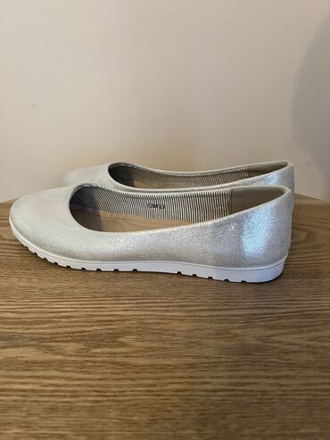 srebrna haljina i cipele: Ballet shoes, 41