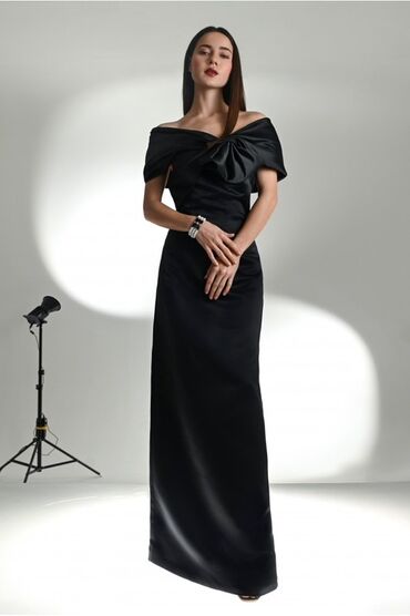 Toy paltarları və aksesuarları: Zərif axşam/qala libası - Model: Uzun, düz kəsimli, yerə qədər -