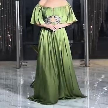 green good lux: Zeytun-yaşıl rəngdə uzun ziyafət/plaj tərzli don - Model — 5