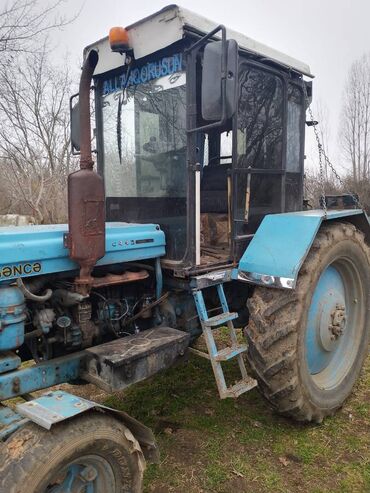te 28 traktor satisi: Traktor T-28 satılır. İdeal vəziyyətdədir. Maşının yanında endirim