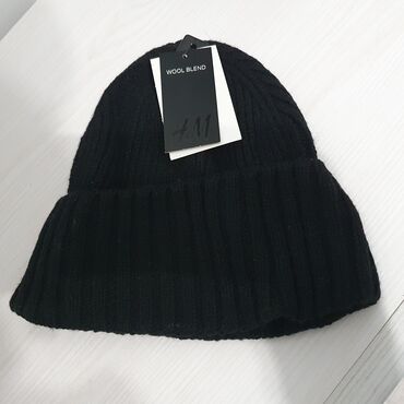 шапке: 📣Продаётся детская зимняя шапка, дешево. Состав материала: • Хлопок -
