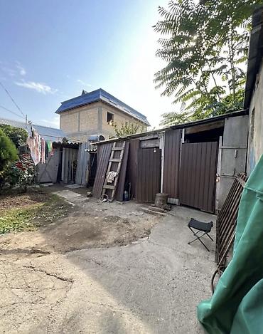 дом бишкек 25000: 🏡 Продается полдома в Рабочем городке🔥🔥 📐 Площадь участка: 2.8 сотки — 8