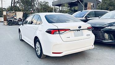 corolla 2022: Toyota Corolla: 2022 г., 1.8 л, Вариатор, Гибрид, Седан — 3