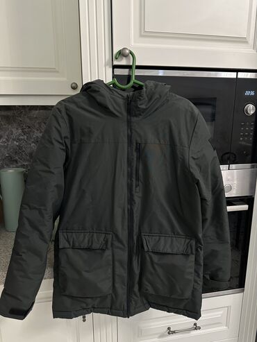 adidas куртка зимняя: Куртка цвет - Зеленый