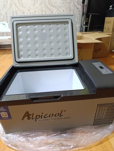 Другая автоэлектроника: Компрессорный автохолодильник Alpicool C15. Объем 15л, температура до