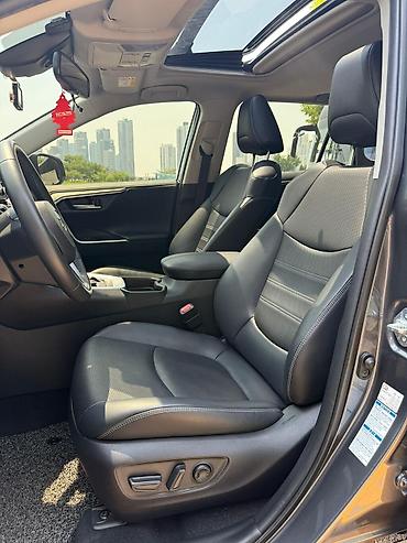 туп: Toyota RAV4: 2021 г., 2.5 л, Автомат, Гибрид, Кроссовер — 9