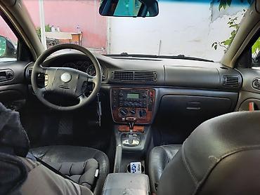 passat 2004: Volkswagen Passat (sedan), qara rəng. - Korpus: 4 qapılı, xrom yan — 7