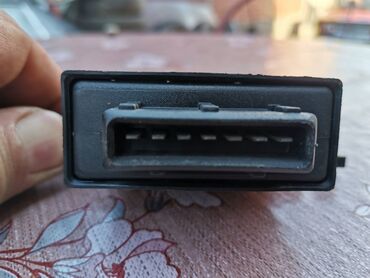 Auto delovi: Komutator Zastava,Yugo broj 2. Novo. Sest pinova. Cena 2000 dinara — 2