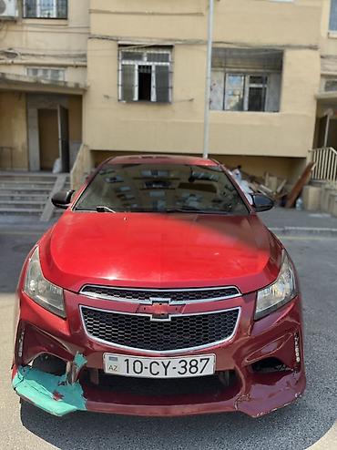 dord goz: Chevrolet Cruze sedan – qırmızı rəng Xüsusiyyətlər: - Kuzov: 4 qapılı — 4