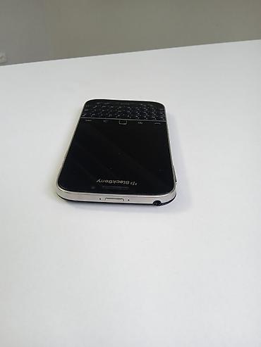 смартфоны блэкберри: BlackBerry Classic (Q20) с аппаратной QWERTY‑клавиатурой. - Экран — 6