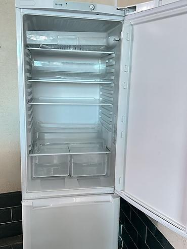 mini refrigerator: Холодильник Indesit, Б/у, Двухкамерный — 2
