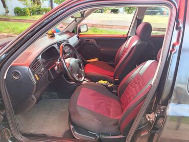 Digər salon aksesuarları: Avtomobilin iç görünüşü. Avtomobilin salonunda qırmızı və qara -da lalafo.az — 5 Digər salon aksesuarları: Avtomobilin iç görünüşü. Avtomobilin salonunda qırmızı və qara — 5