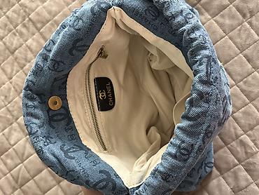 chanel mindjuse: CHANEL denim çiyin çantası - Material: Açıq mavi denim (cəmi səthdə — 2