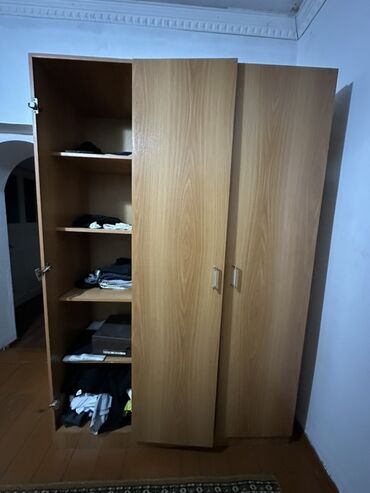 отдам даром одежды: Продам за 1000 сомов. ВСЕ ДВЕРИ ЕСТЬ, УПАЛИ ШУРУПЫ НУЖНО ОБРАТНО
