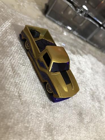 1: Məhsul: Miniatür maşın kolleksiyası + daşıma/qoruyucu vitrin qutuları — 9
