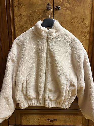 ucuz hicab geyimleri: Açıq krem rəngində şerpa/fleece qısa jaket - Model: fermuarlı, stend — 1