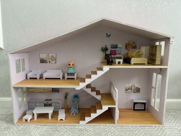 детский домик для кукол: Домик для кукол.
С мебелью и куклами
Размер: 80*56 см 
1500с