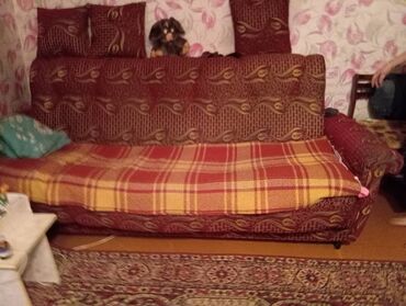 мебельи: Диван-кровать, цвет - Красный, Б/у