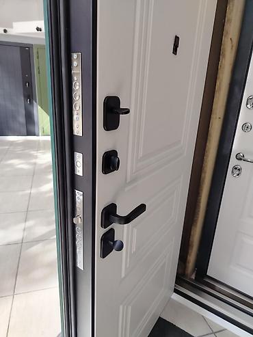 qapı tacı: B-500 (Yaşıl) Kateqoriya: Seyf qapıları Ölçü: 96x205, 96x215 Zavod — 4