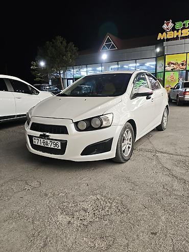 mercedes benz 208 d: Chevrolet Aveo: 1.4 l | 2014 il 235000 km Sedan — 4
