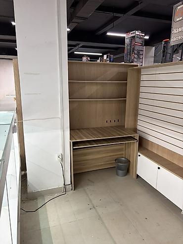 пожарный ящик: Продаю торговую точку в ТЦ ГУМ 8 кв, для продажи аксессуаров — 3