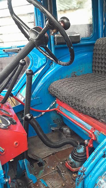Traktorlar: Traktor “Veteran” – mavi/qırmızı rəng sxemi ilə tam komplekt qabaq — 7