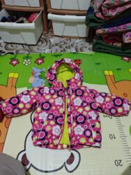 отдам даром действительно нуждающимся: Обменяю на растительное масло 3 литра куртка на девочку от 6 месяцев