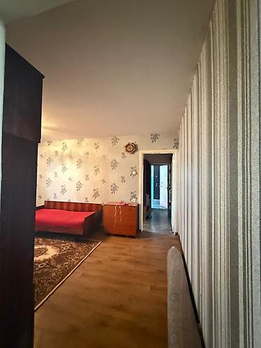 86: 3 комнаты, 58 м², 4 мкр 104 серия, 4 этаж — 4