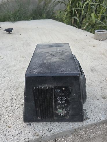 jbl dinamiki: Aktiv bas səsgücləndiricisi (subwoofer) - Korpus: taxta/kompozit, ön — 9